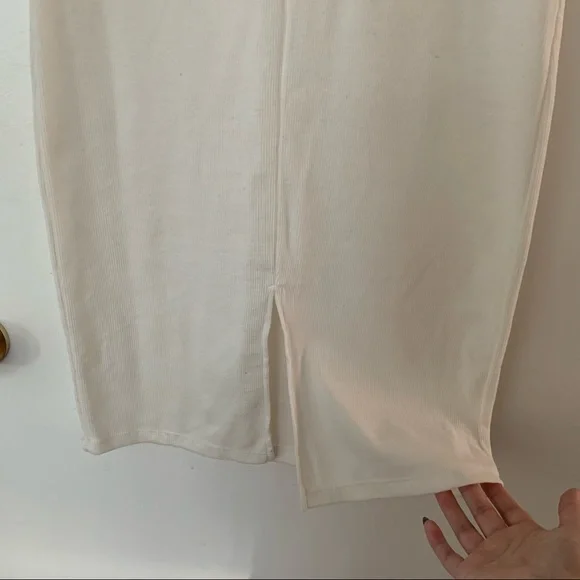 Dresses - Picture 4 of 8